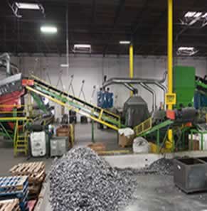 "Reciclar basura electrónica evita contaminación y recupera materiales valiosos. Descubre por qué es esencial para el medio ambiente."